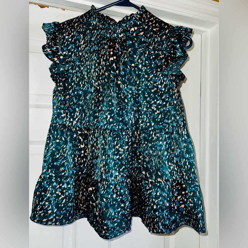 BUNDLE 5 for $50 👗👚 👖 
THML Teal Ruffle tiered blouse with Abstract Print
